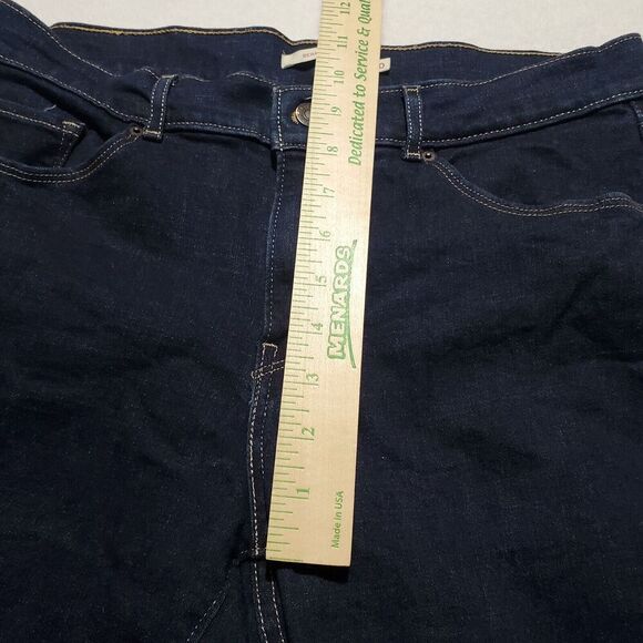 LEVI'S CLASSIC JEAN SHORTS Women's Size 30 Blue BERMUDA DENIM - Picture 7 of 8